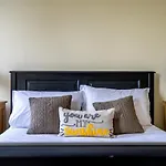 7 St John's Crescent Holiday home *