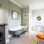 7 St John's Crescent