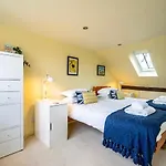 7 St John's Crescent *