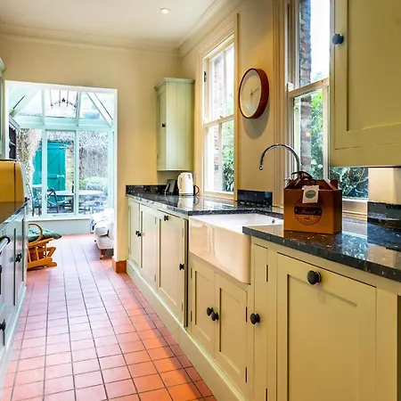 7 St John's Crescent