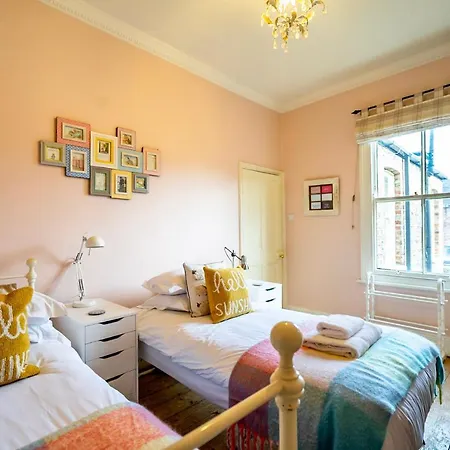 7 St John's Crescent