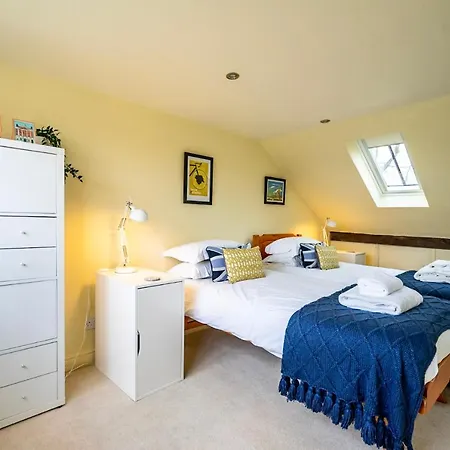 7 St John's Crescent *