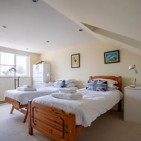 7 St John's Crescent *