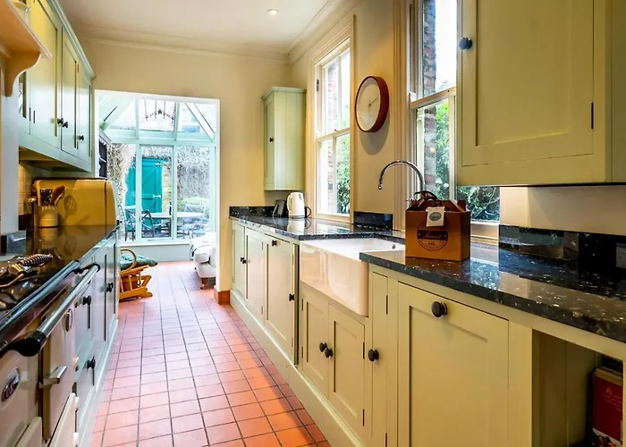 7 St John's Crescent