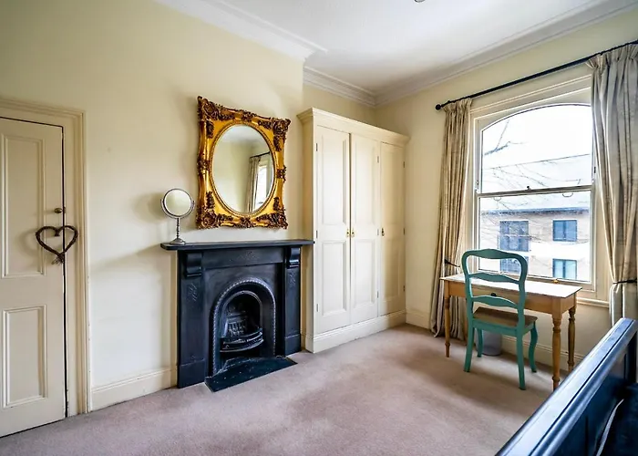 7 St John's Crescent *